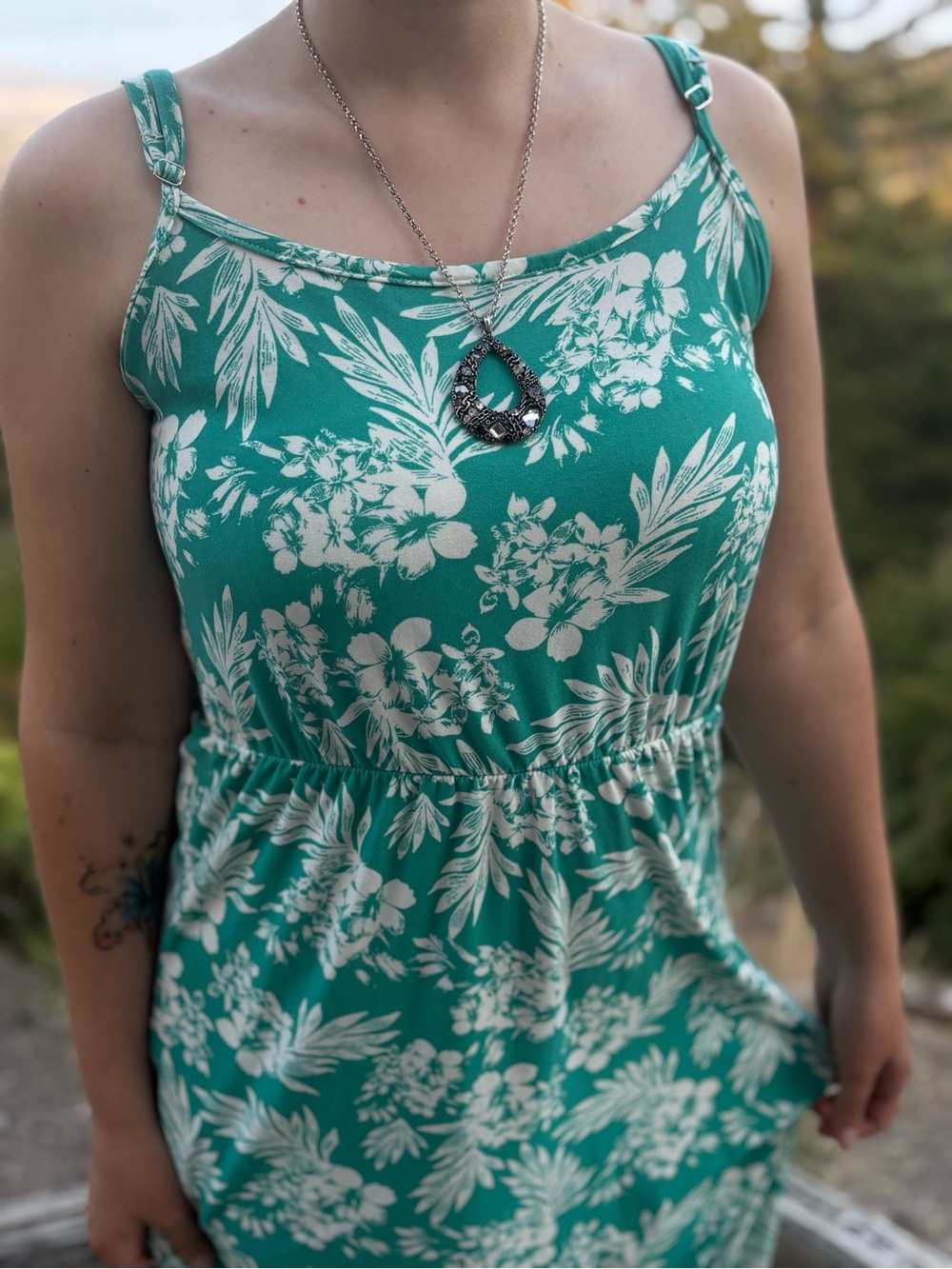 Ladies Maxi Dress Green &White Colour - Picture 2 of 7